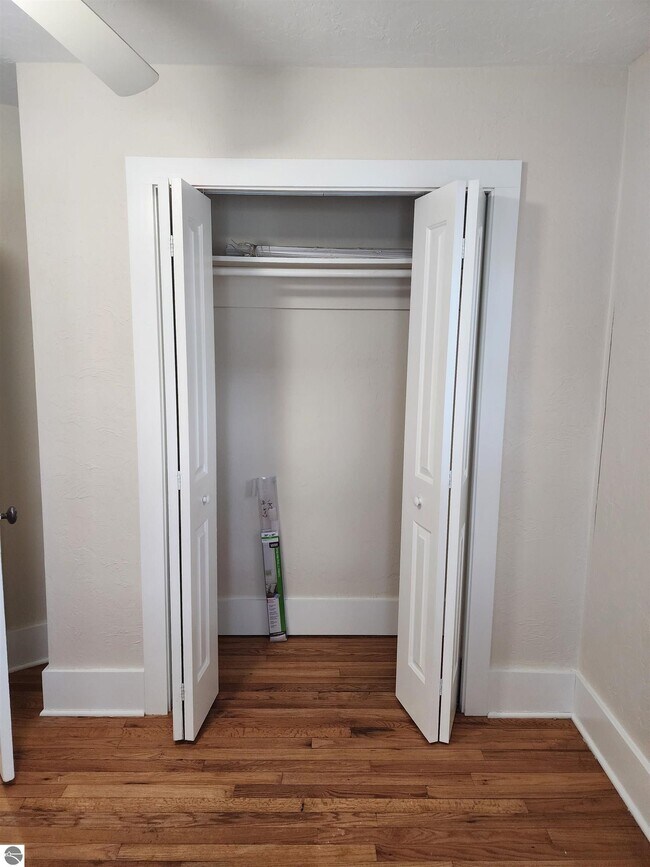 Building Photo - 620 W Ninth St