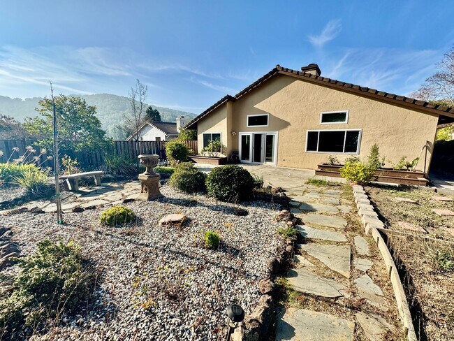 Building Photo - Spacious 4 Bed/2Ba Home in Richmond with Large Backyard!