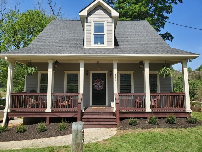 Building Photo - 137 Strickland Ave