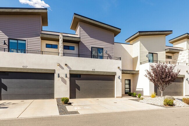 Building Photo - 613 Eureka Aly