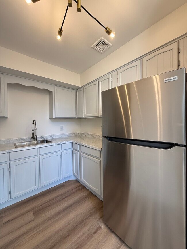 Building Photo - 1434 Mediterranean Ave