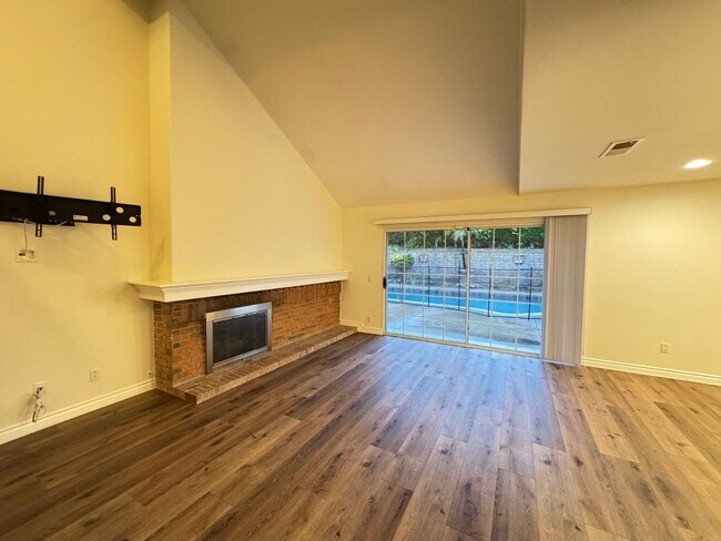 Building Photo - Stunning 5Bd/3.5Ba Home in Laguna Hills with a Pool and Elevator!