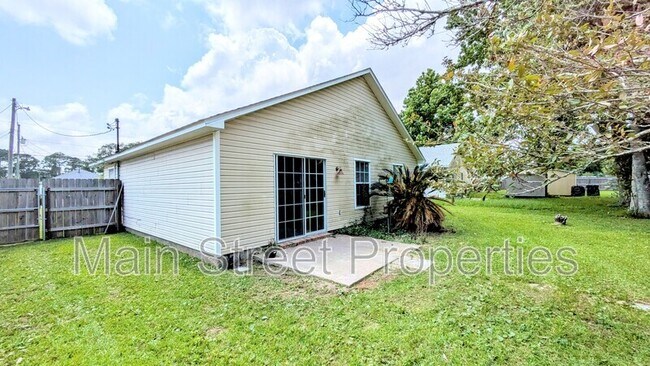 Building Photo - 2466 Redoubt Ave