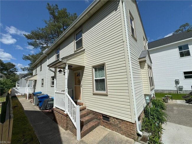 Building Photo - 109 N Budding Ave