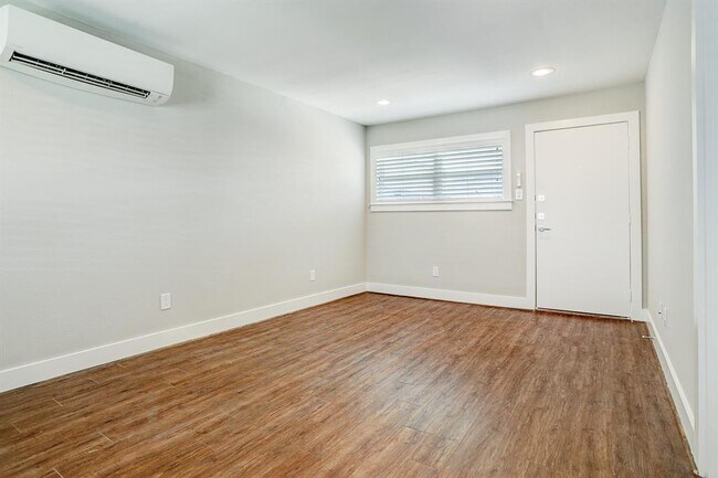 Building Photo - 3611 Murworth Dr