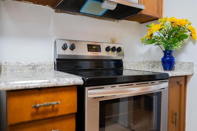 Building Photo - 1902 Honour Rd