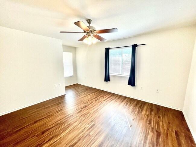Building Photo - Home Near Southeast Downtown Austin and Ai...