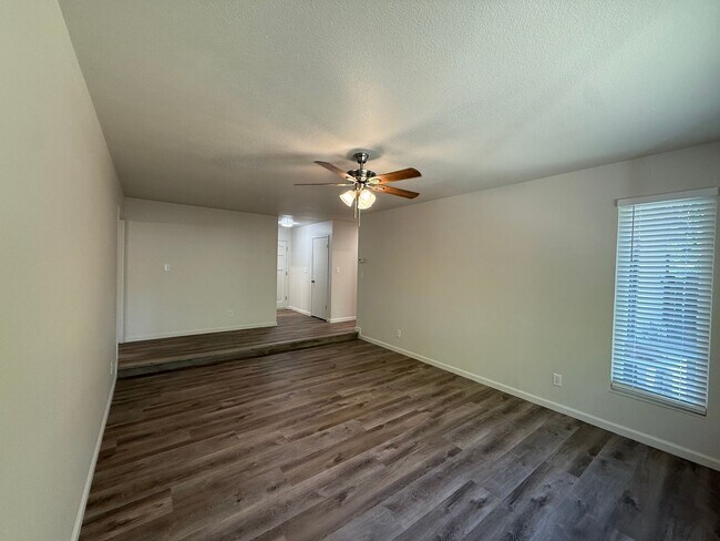 Building Photo - Newly renovated single story in Greenwood Estates!