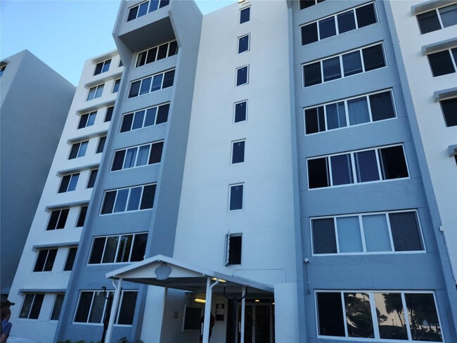 Building Photo - 9001 SW 77th Ave