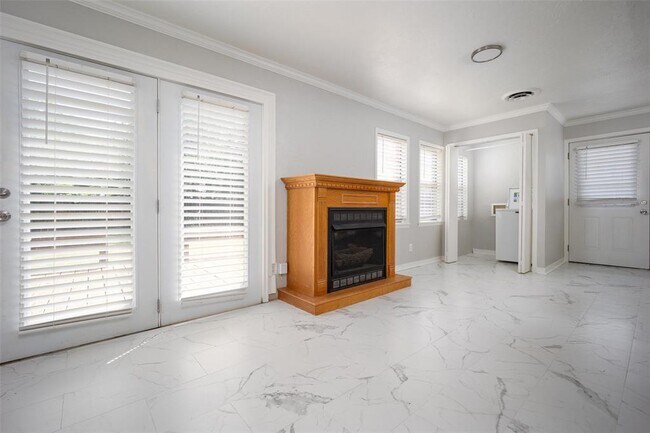 Building Photo - 906 NW 46th St