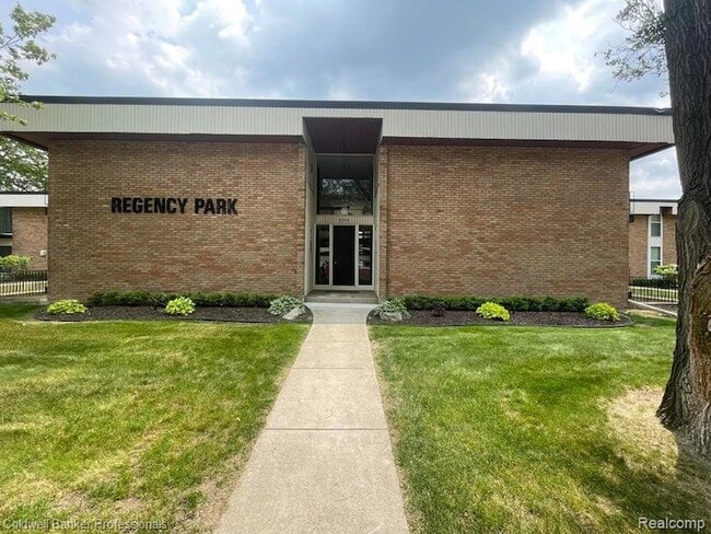 Building Photo - 4190 S Rochester Rd