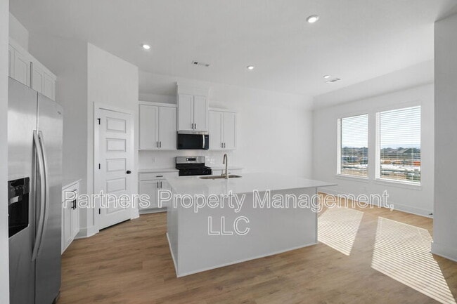 Building Photo - 411 W Taverner Xing