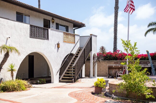 Building Photo - 2-Bedroom + 1 Bathroom Apartment | Dunes Place | Oxnard | Unfurnished