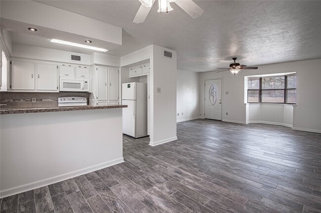 Building Photo - 4 Barre Ln