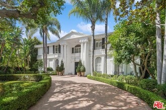 Building Photo - 717 N Rodeo Dr