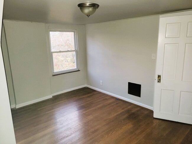 Building Photo - Brick 3 bed/1.5 bath house for rent in Wes...