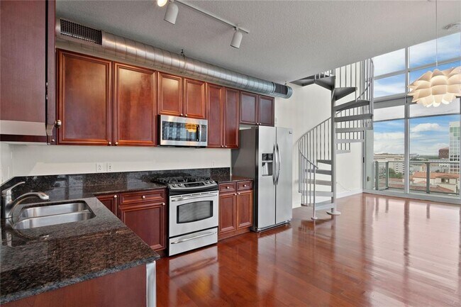 Building Photo - 150 E Robinson St