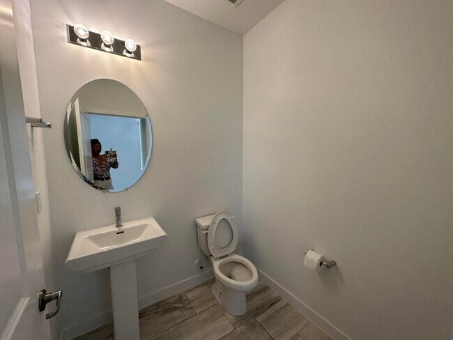 Building Photo - 8792 Antarus Dr