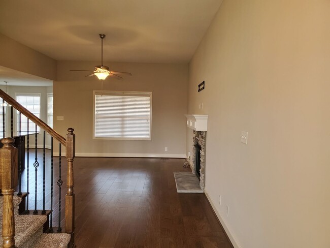 Building Photo - $2100 Executive 3 Bed 2.5 Bath with Bonus ...