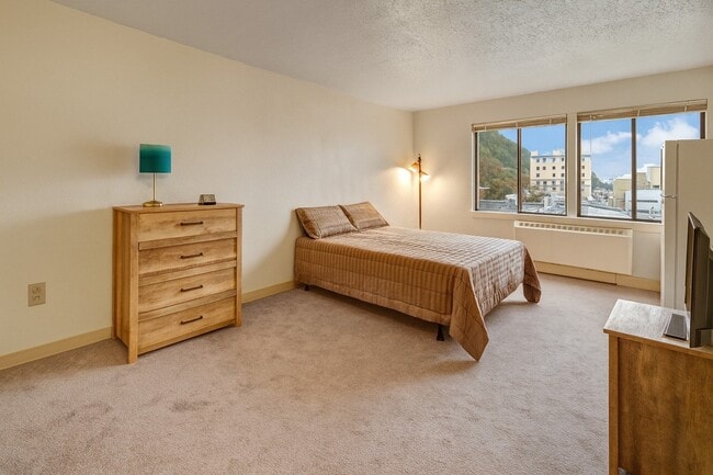 Building Photo - Mendenhall Tower