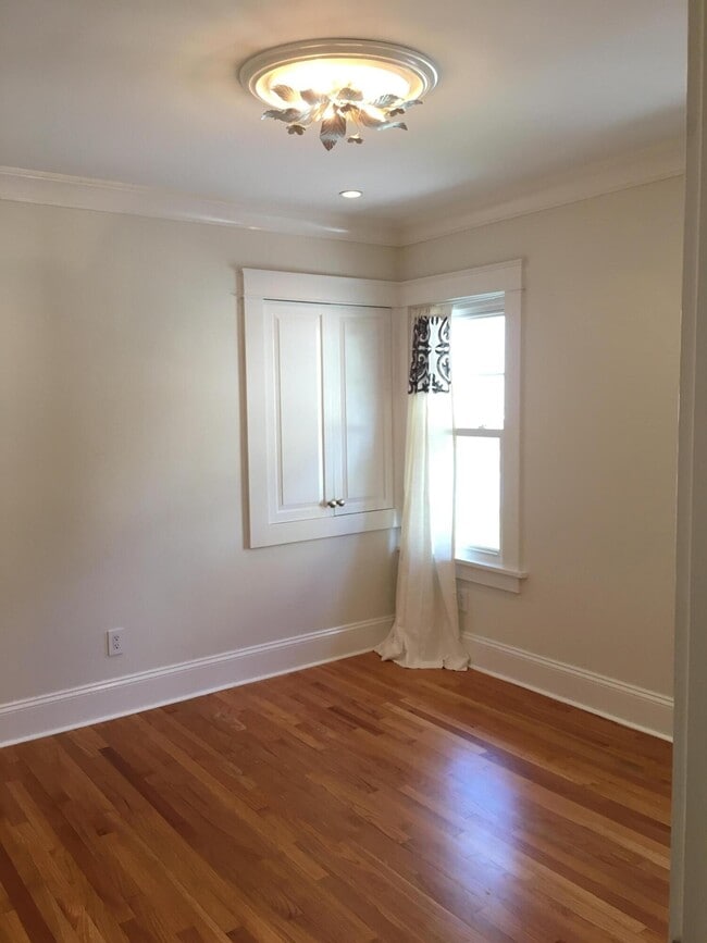 Building Photo - 5 Oakland Terrace