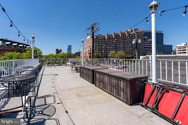 Building Photo - 316 Albemarle St