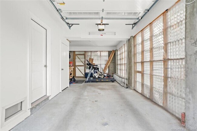 Building Photo - 25 Penfield Pl