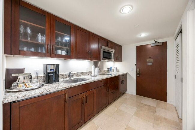 Building Photo - 223 Saratoga Rd