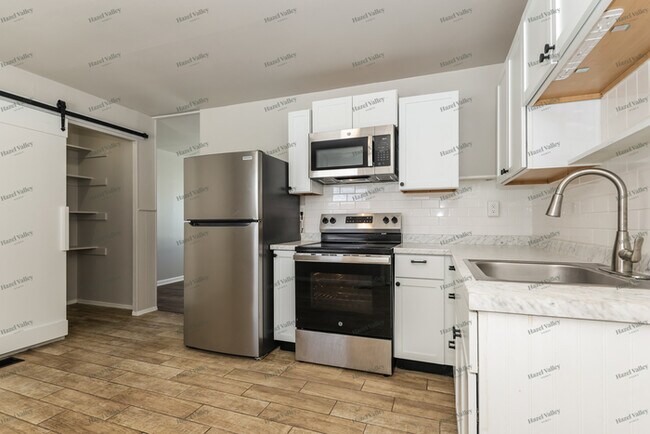 Building Photo - 114 Millard Dr