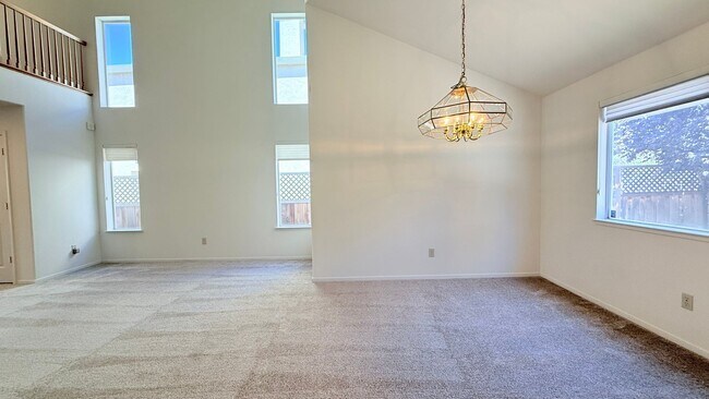 Building Photo - 1126 Vista Pointe Cir