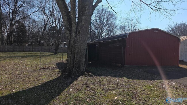 Building Photo - 713 W Washington St