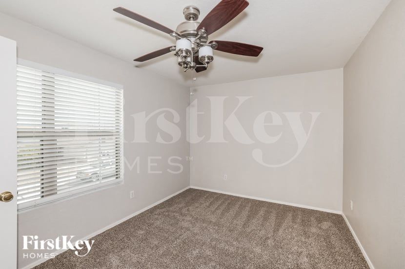Building Photo - 11513 W Flores Dr