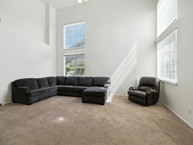 Building Photo - 44131 Sunmist Ct