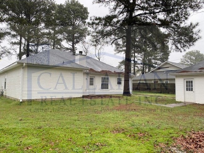Building Photo - Cabot 3 bedroom with extra garage