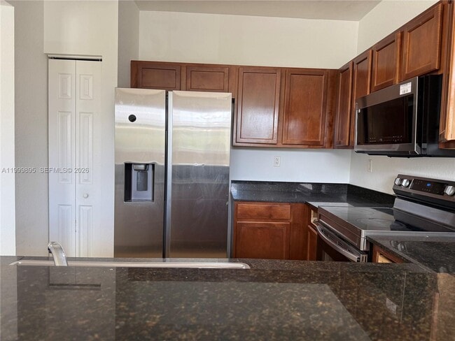 Building Photo - 8800 NW 107 Ct