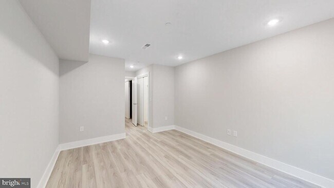 Building Photo - 650 N 36th St