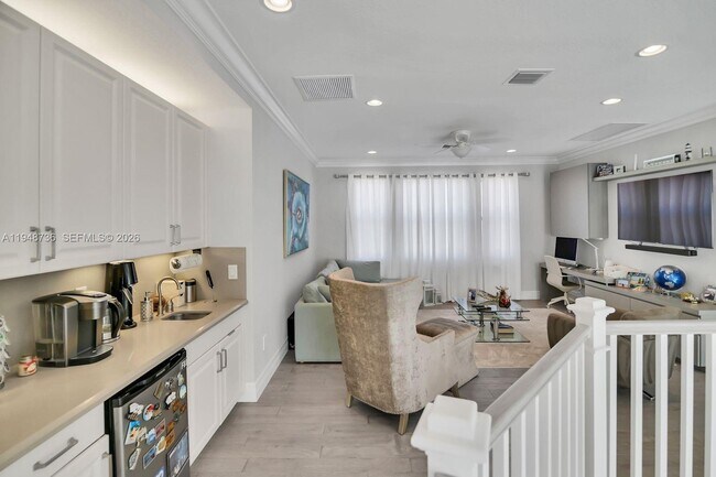 Building Photo - 9728 Bozzano Dr