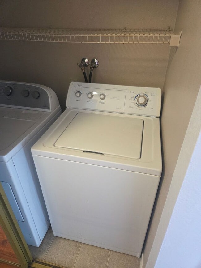 Building Photo - Pet-Friendly 3BR Home in Carson City with Yard & Modern Updates