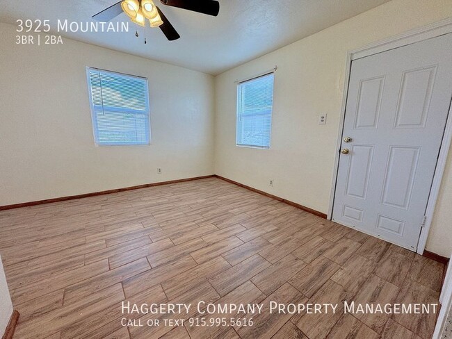 Building Photo - Central El Paso 3 bed with bonus office an...