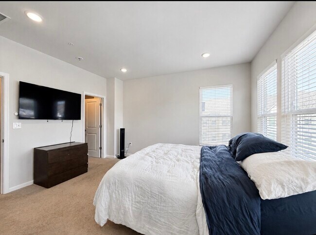 Building Photo - 3491 Cormorant Dr