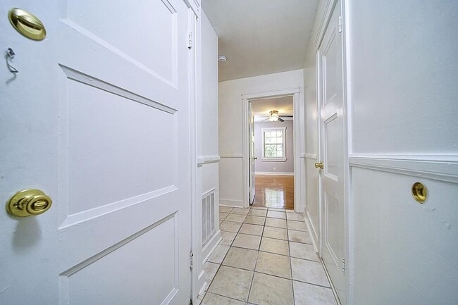 Building Photo - Beautiful 4-bedroom, 3-bathroom home located in the highly desirable Crieve Hall area!
