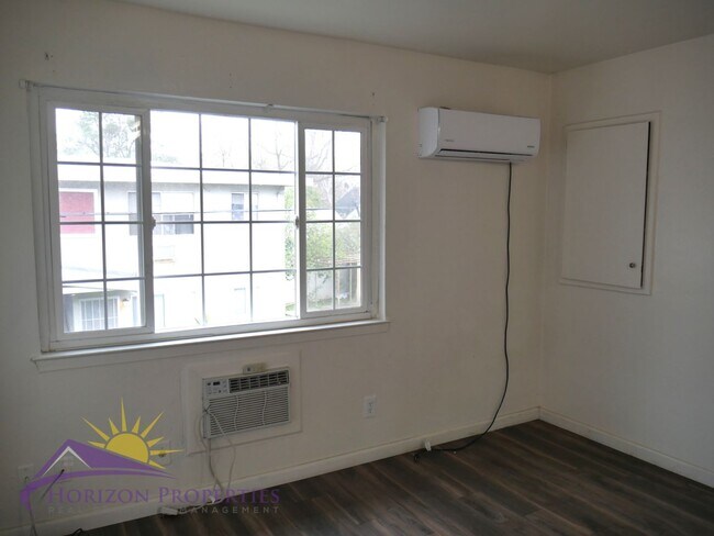 Building Photo - Cozy 1 Bed 1 Bath 700sqft Fourplex in Nort...