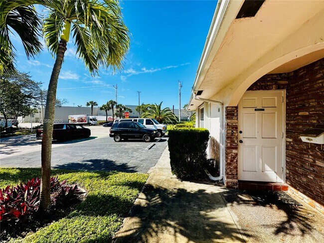 Building Photo - 2601 NE 32nd St