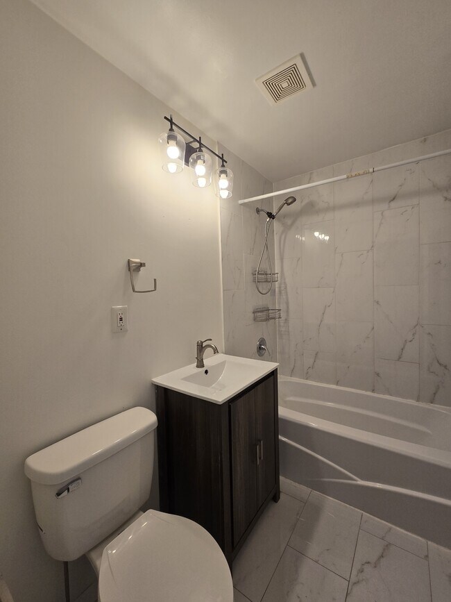 Building Photo - 2248 E Aloma St