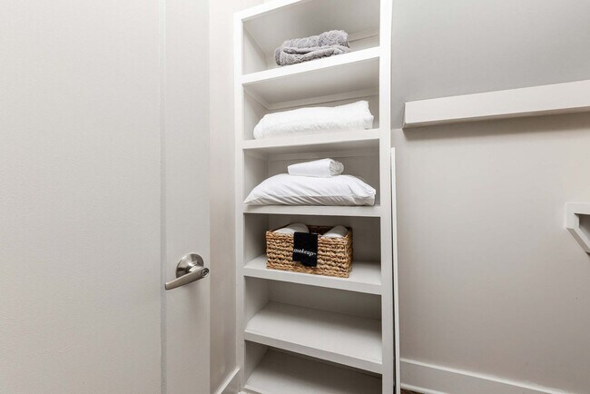 Building Photo - 1114A Wade Ave