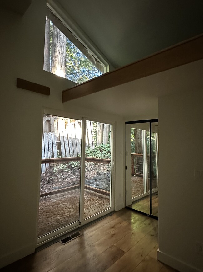 Building Photo - 206 Sequoia Rd