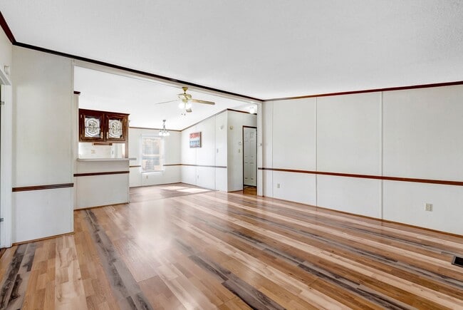 Building Photo - 3 Bedroom/2 Bathroom Home For Rent