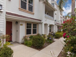 Building Photo - Beautiful Ocean view condo!