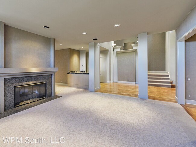 Building Photo - 3 br, 2.5 bath House - 16862 SE 59th St