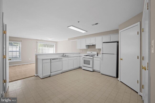 Building Photo - 23404 Rainbow Arch Dr